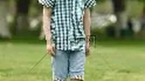 丁真亲戚成热门话题，自嘲像“狂野郑伊健”