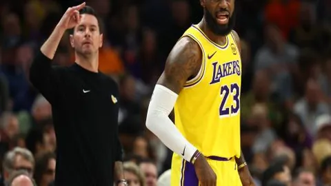 德甲焦点月度阵容大揭秘！凯恩、奥利塞、迪亚斯领衔，谁将登顶最佳？